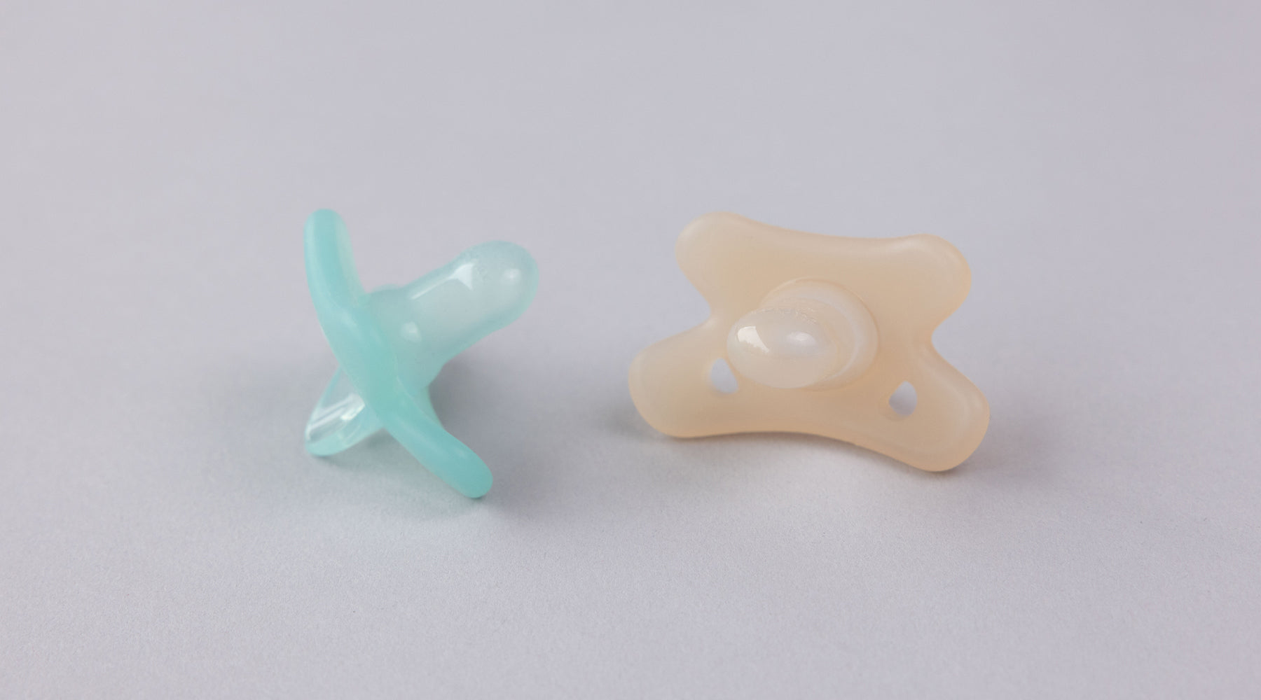 Pinky fopspeen: Helpt de zuigreflex bij je baby te verbeteren