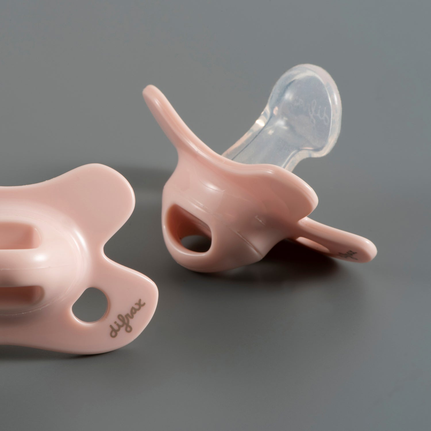 Roze fopspeen met een dental zuigegedeelte