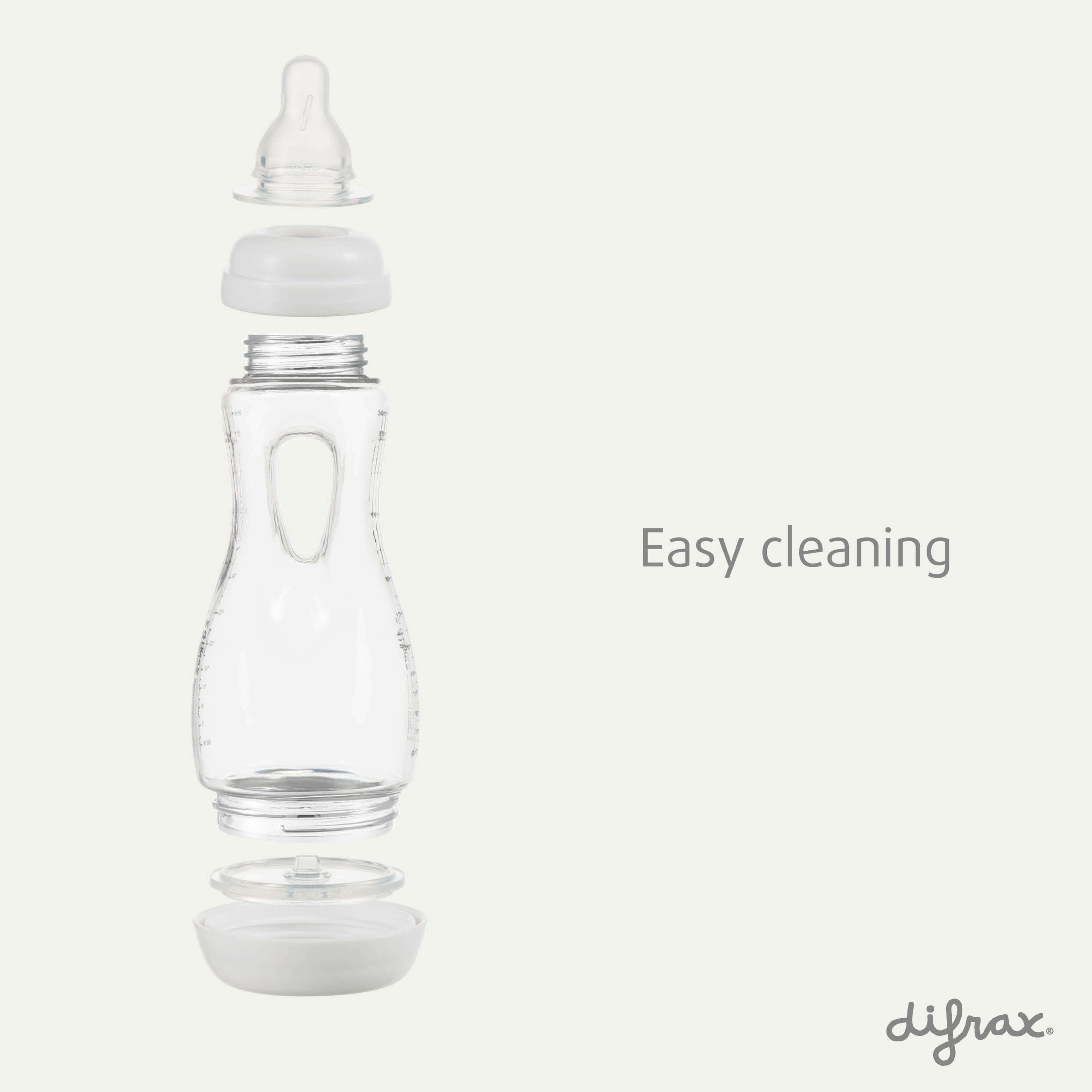 Gedemonteerde Difrax Easy Grip fles met alle losse onderdelen, toont gemakkelijke schoonmaak en hygiënische reiniging