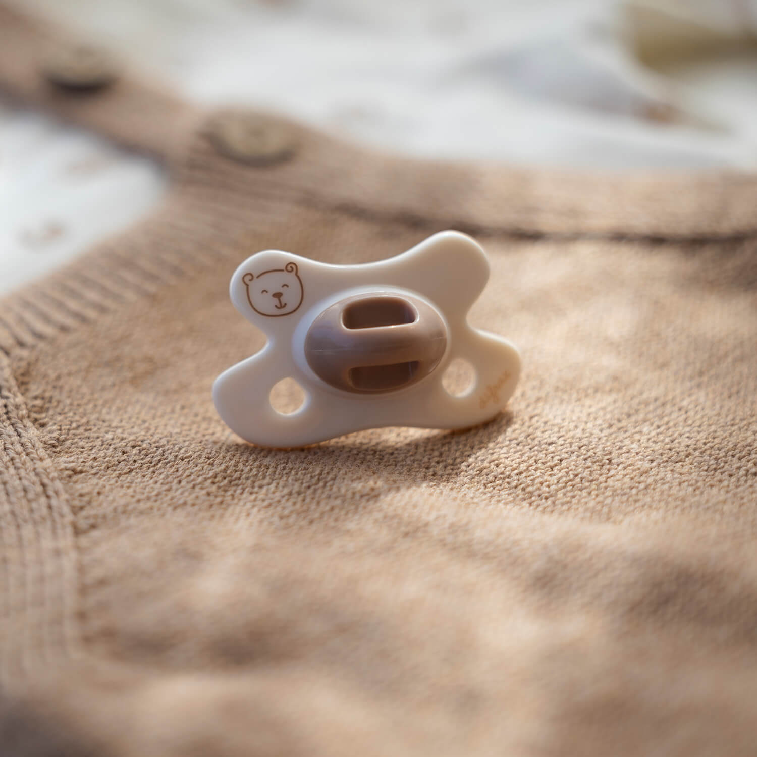 Ambience beeld van natural Difrax fopspeen met het design Little Brown Bear
